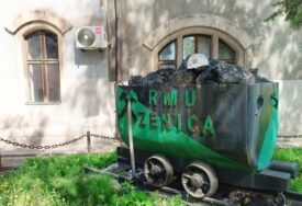 Treća noć pod zemljom: Rudari iz Zenice ne odustaju od protesta, 11 ih i dalje u jami