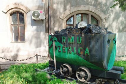 Treća noć pod zemljom: Rudari iz Zenice ne odustaju od protesta, 11 ih i dalje u jami