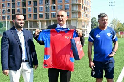 Podrška Vlade RS: Borac čarter letom na Island