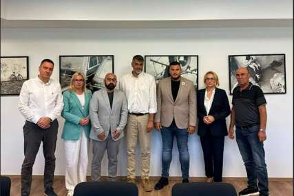 Delegacija SDP BiH u Memorijalon centru Srebrenica-Potočari: Da Kanton Sarajevo obezbijedi sredstva za pravnu zaštitu i besplatnu pravnu pomoć
