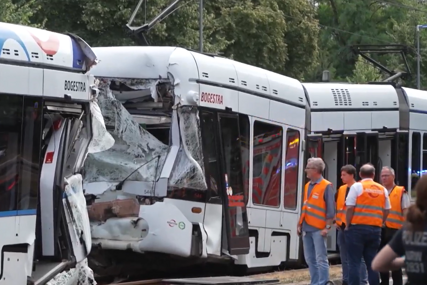 UŽAS U NJEMAČKOJ! Sudar tramvaja kod stadiona Schalkea, ljekari se bore za život nekoliko osoba (VIDEO)