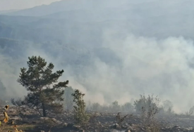 Dio Trebevića i dalje gori
