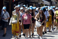 Uprkos visokim temperaturama, brojni građani i turisti na ulicama Sarajeva