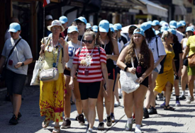 Uprkos visokim temperaturama, brojni građani i turisti na ulicama Sarajeva