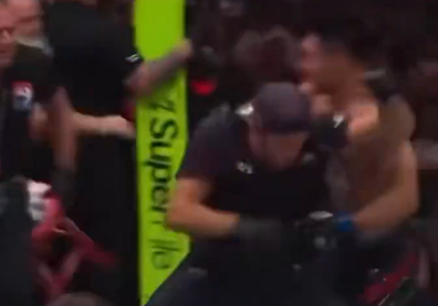 FOTO: X/
FIGHT REPLAY