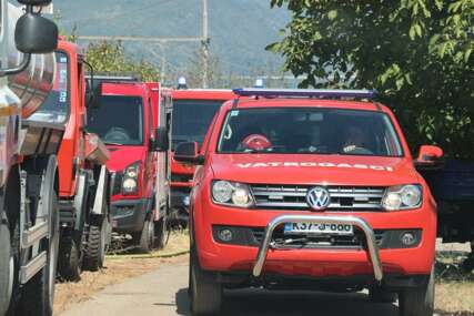 U Grudama gorjelo skladište tvrtke 'Enigma', pričinjena velika materijalna šteta