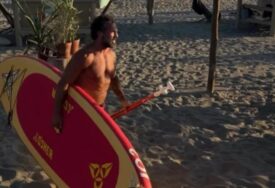 Suprug Seke Aleksić napravio haos na plaži: Svi gledali u njegovo tijelo