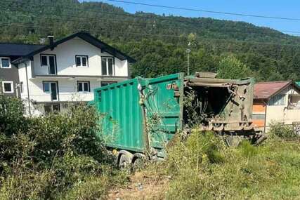 Pijani vozač Mercedesa iz Švicarske imao 2,30 promila kada je udario u vozilo KJKP Rad i izbacio ga na prugu kod Ilijaša