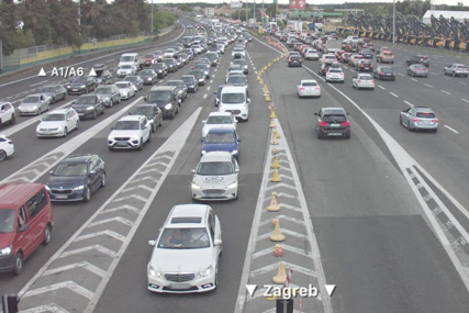Nesreće i kolone prema moru. Na A1 uočena srna, na A3 pas