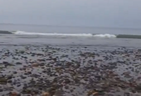 Snažan zemljotres pogodio Indoneziju, more se povuklo, očekuje se cunami (VIDEO)