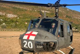 POMAGALI U GAŠENJU POŽARA Helikopteri OSBiH izbacili blizu 20.000 litara vode!