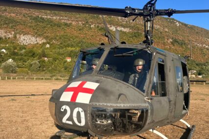 POMAGALI U GAŠENJU POŽARA Helikopteri OSBiH izbacili blizu 20.000 litara vode!