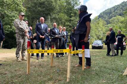Helez posjetio deminirano područje u Bugojnu:  Cilj mora biti jasan, zemlja bez mina... (FOTO)