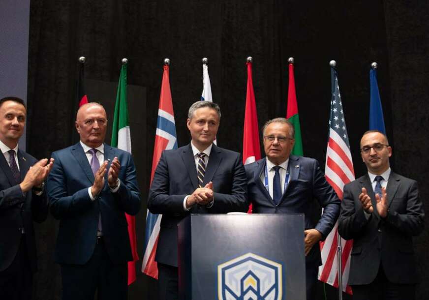 FOTO: KABINET PREDSJEDAVAJUĆEG PREDSJEDNIŠTVA BIH DENISA BEĆIROVIĆA