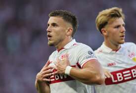 VIDEO Ermedin Demirović postigao hat-trick za samo pola sata!