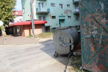 Okom kamere Bosnainfo: "Naša posla"