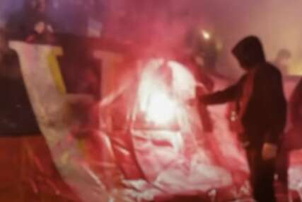 (VIDEO) Manijaci snimkom paljenja obilježja Robijaša najavili meč Željezničar - Čelik