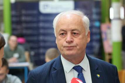 Arnautović: Naše državljane koji glasaju izvan BiH država mora registrirati za glasanje po automatizmu