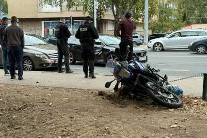 Sarajevo: Sudar automobila i motocikla na Grbavici, jedna osoba povrijeđena