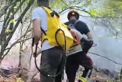 VIDEO Veliki požar na području Trnova: Vatrogasci gase liniju dugu oko 26 kilometara, dio terena miniran