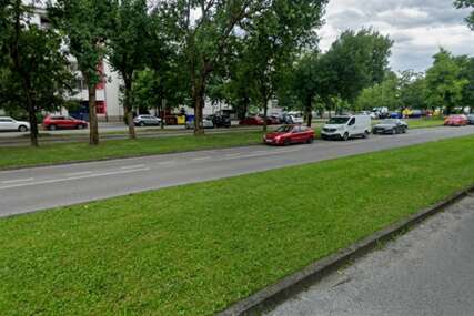 Dječaci ušli u otključan auto. Pokrenuli ga i udarili u parkirano vozilo