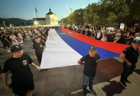 Skandalozno: Veliki broj ljudi u Banjoj Luci odao počast presuđenom ratnom zločincu Ratku Mladiću