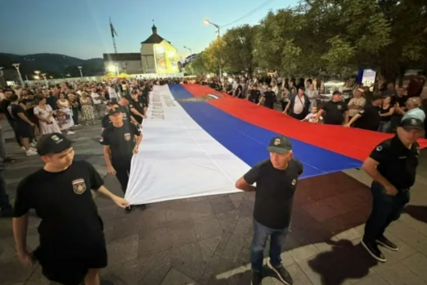Skandalozno: Veliki broj ljudi u Banjoj Luci odao počast presuđenom ratnom zločincu Ratku Mladiću