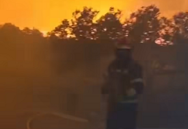 Vatrogasci objavili dramatičan video s Brača: "Ostali smo u okruženju, imamo tonu vode, dolazi na nas!"