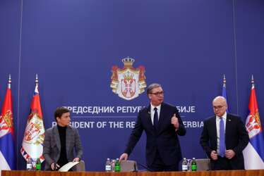 Vučić predao dužnost Ani Brnabić, ona će biti v. d. predsjednika do izbora