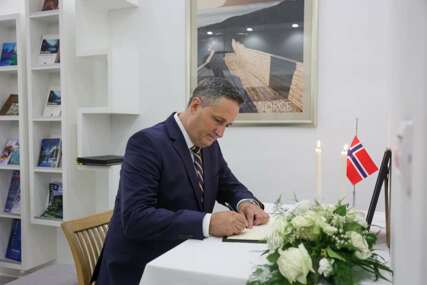 Bećirović se upisao u Knjigu žalosti u Ambasadi Kraljevine Norveške u Sarajevu