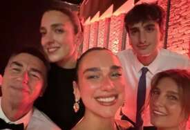 Dua Lipa objavila fotke s albanskog vjenčanja, pokazala i roditelje