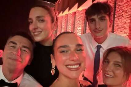 Dua Lipa objavila fotke s albanskog vjenčanja, pokazala i roditelje