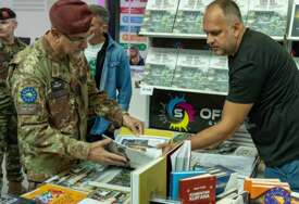EUFOR na Sajmu knjige u Tuzli predstavio Operaciju Althea