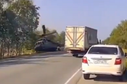 Ruski vojni helikopter se srušio na cestu (VIDEO)