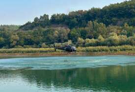 Helikopter Zeničko-dobojskog kantona gasio šumski požar kod Kaknja