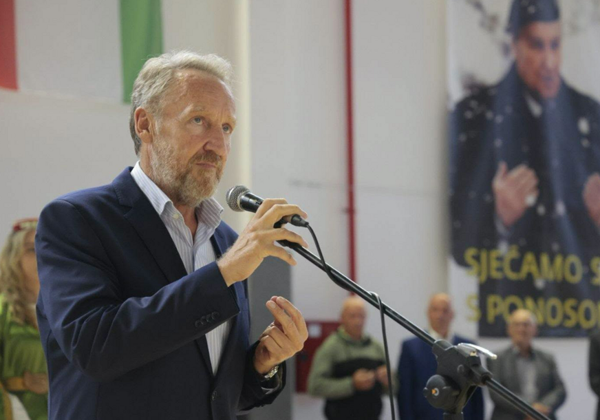 FOTO: FACEBOOK BAKIR IZETBEGOVIĆ