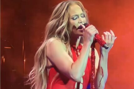 VIDEO Jennifer Lopez (57) se porezala na pozornici tokom turneje Up All Night.