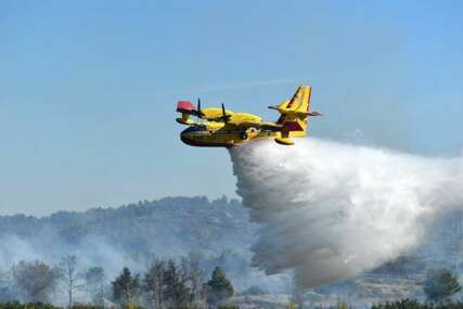 Djelovali kanaderi i helikopter, požar na Čvrsnici i dalje aktivan