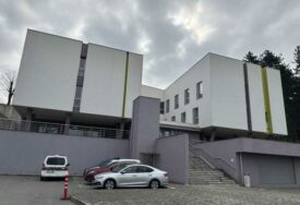 Iračanin optužen da je nožem pokušao ubiti migranta u Velikoj Kladuši ostaje u pritvoru