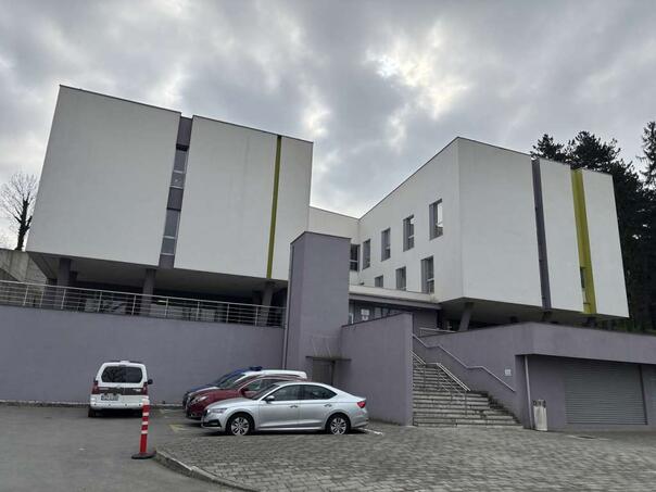 FOTO: KANTONALNI SUD U BIHAĆU PRODUŽIO PRITVOR DRŽAVLJANINU IRAKA