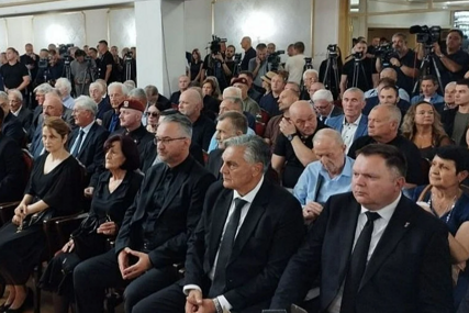 Predsjednik RS-a Siniša Karan i ministar policije Željko Budimir na komemoraciji zločincu Mladiću
