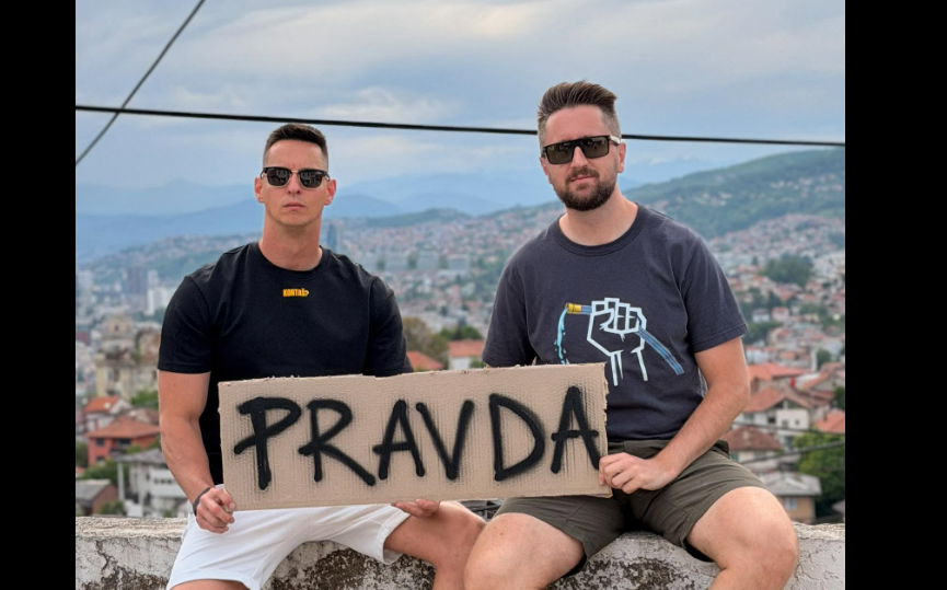 FOTO: KARTON REVOLUCIJA