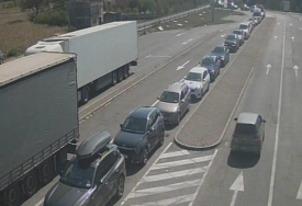 Kao da nije septembar, KILOMETARSKE KOLONE na graničnim prijelazima BIH