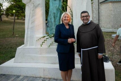 Na Gorici u Livnu blagoslovljen novi Križni put: Krišto prisustvovala svečanosti