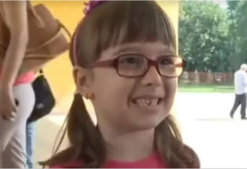 Sjećate li se curice i pjesmice koju je izmislila na prvi dan škole? Rekreirala je komični snimak