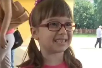 Sjećate li se curice i pjesmice koju je izmislila na prvi dan škole? Rekreirala je komični snimak