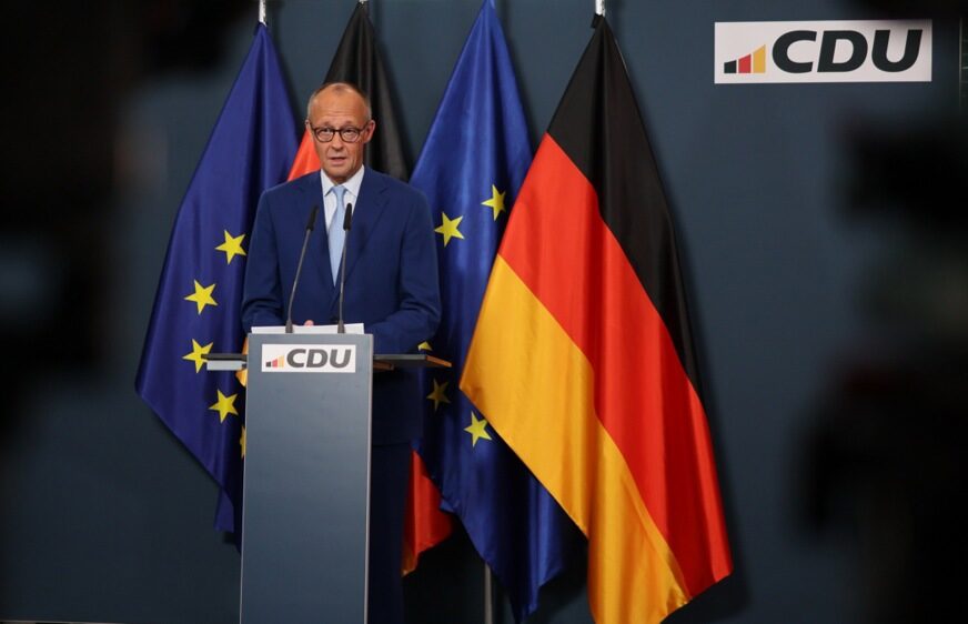 FOTO: EPA/HANNIBAL HANSCHKE