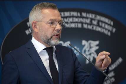 Bivši šef vanjskopolitičkog odbora Bundestaga: Prekinimo pregovore sa Srbijom