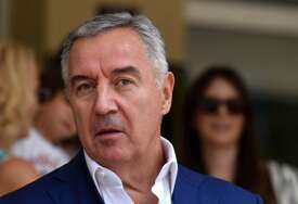 Đukanović se oprostio od Raifa Dizdarevića: Odlazi jedan od posljednjih simbola one Jugoslavije koju generacije pamte s nostalgijom