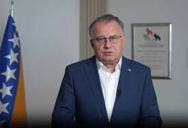 Nikšić poručio Izetbegovići i Efendiću: Predsjedavajući Vijeća ministara nije žeton za kupovinu podrške, niti fotelja za stranačka cjenkanja